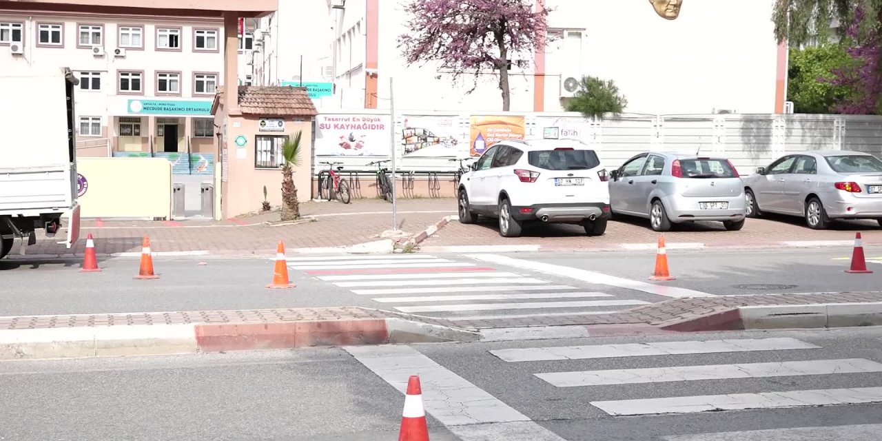 MURATPAŞA BELEDİYESİ DE "KIRMIZI ÇİZGİ"YİÇEKTİ