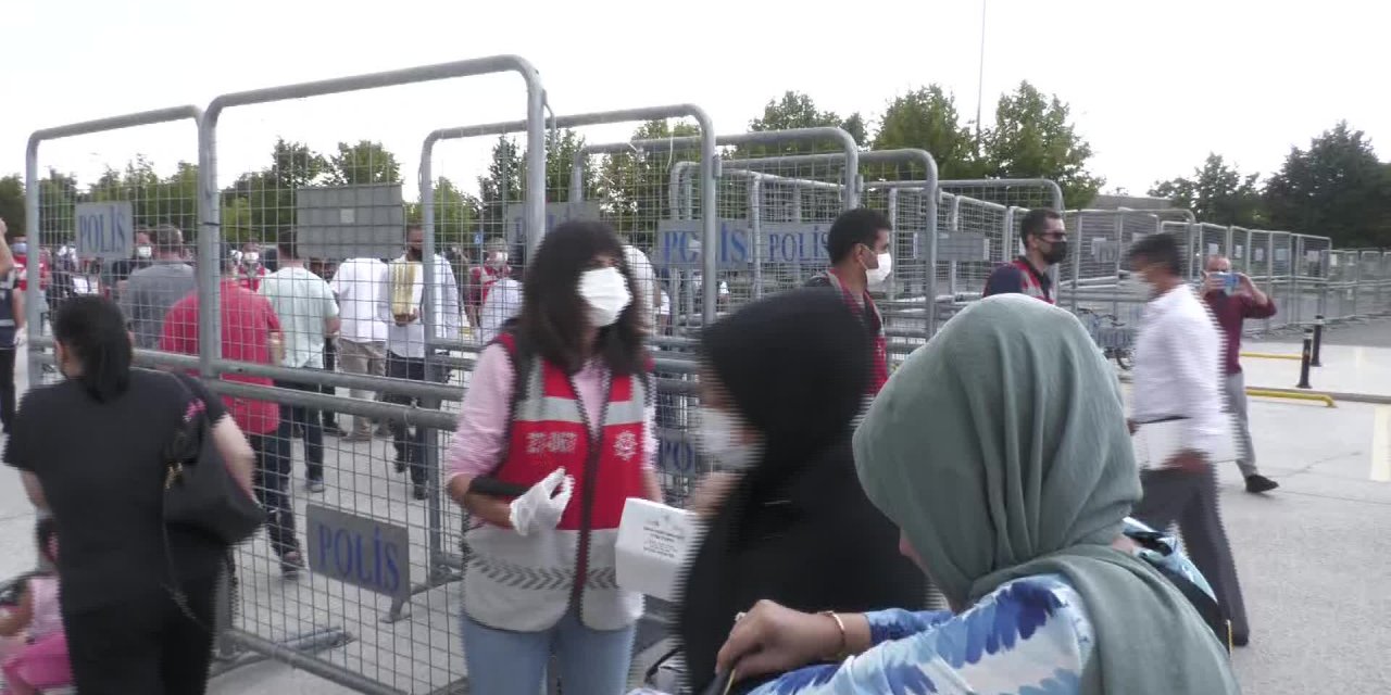 AŞI KARŞITLARI İSTANBUL MALTEPE'DE MİTİNG YAPTI: "SİZ HANGİ MİKROBA AŞI YAPTINIZ?"