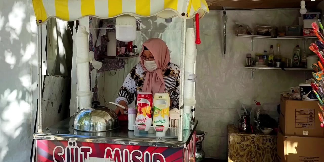 SAKARYALI ANNE, İKİ ENGELLİÇOCUĞUNA SÜT MISIR SATARAK BAKIYOR