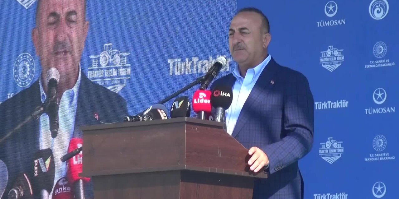 MANAVGAT'TA YANGINZEDELERE TRAKTÖRLERİ TESLİM EDİLDİ