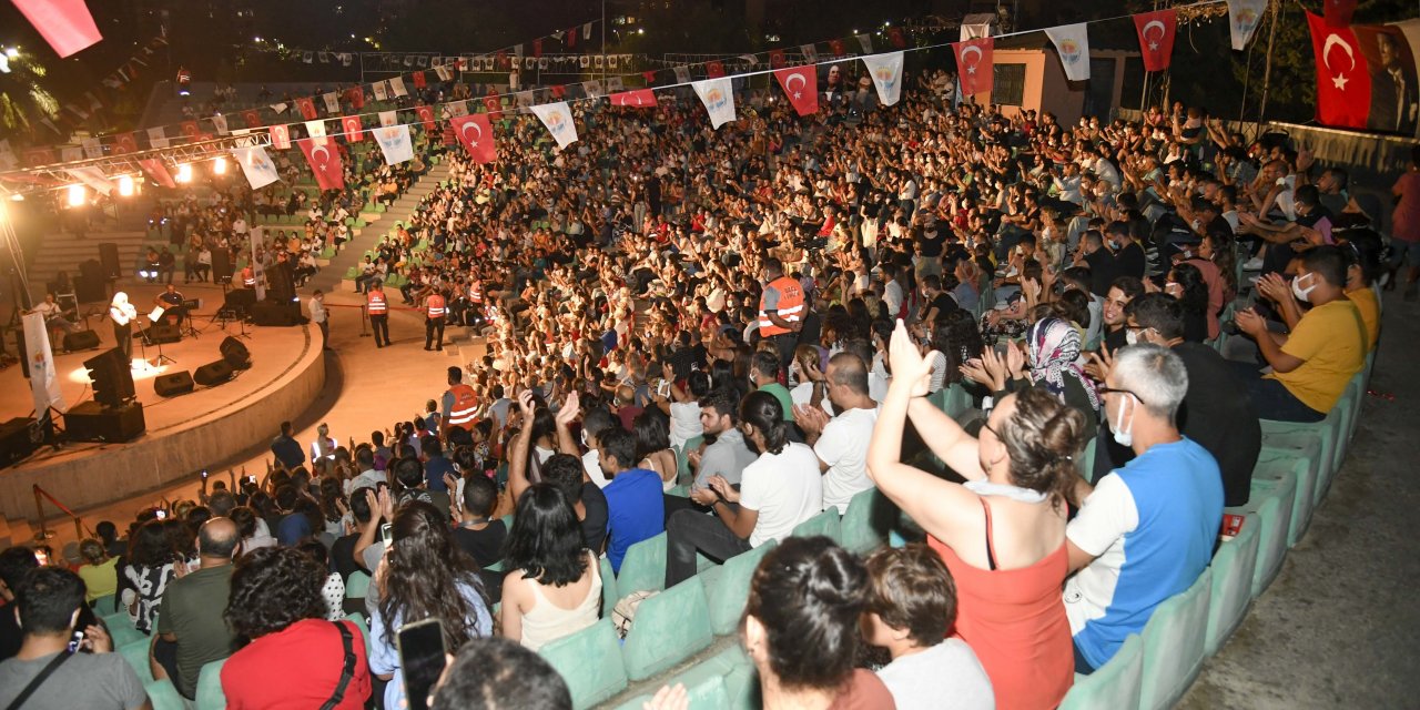 ADANA'DA ADALET, ÖZGÜRLÜK VE DEMOKRASİ KONSERİ DÜZENLENDİ