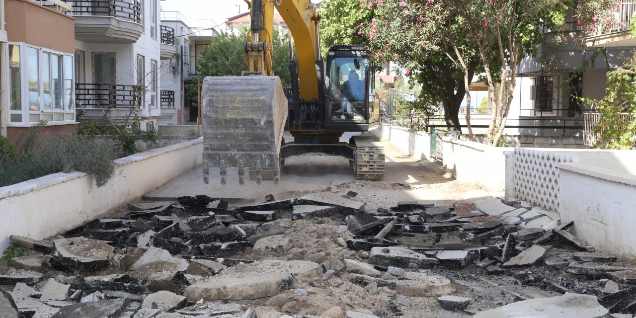 BURHANİYE’DE YOLLAR YENİLENİYOR