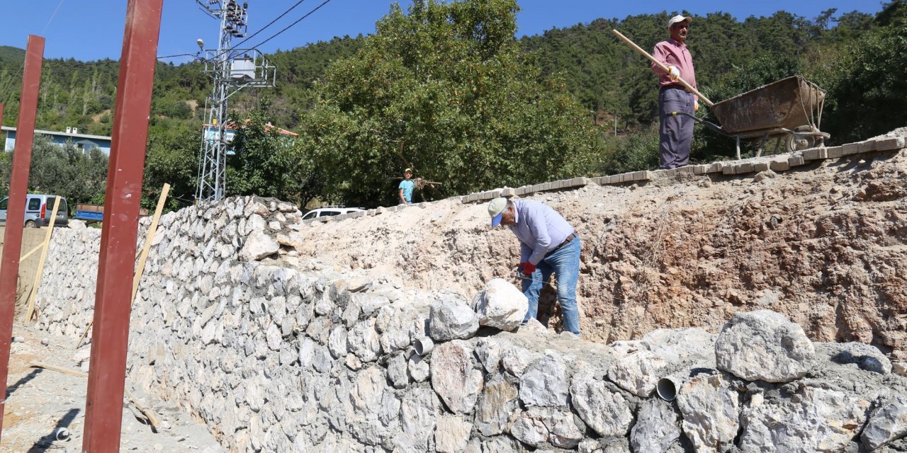 TURGUTLU BELEDİYESİ'NDEN YUNUSDERE MAHALLESİNE KİRAZ ALIM YERİ