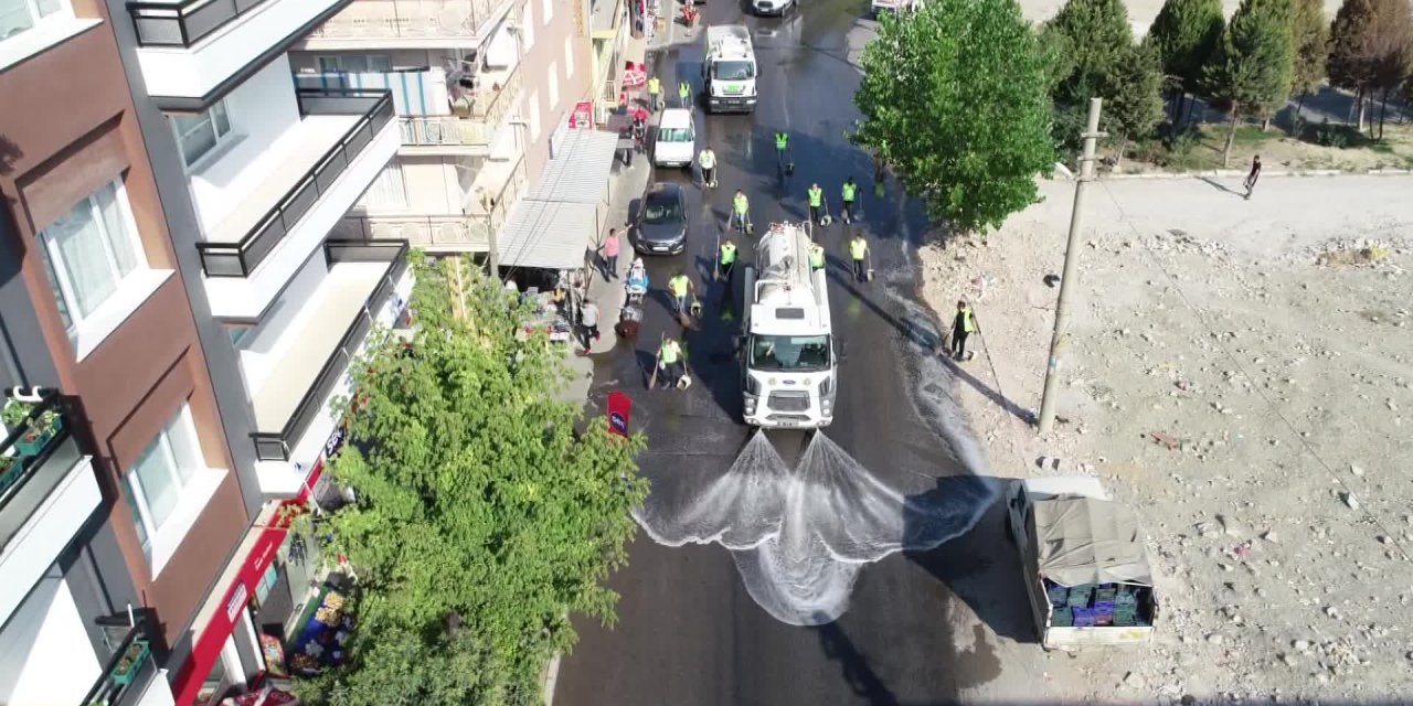BUCA SOKAKLARINDA DÜNYA TEMİZLİK GÜNÜ SEFERBERLİĞİ
