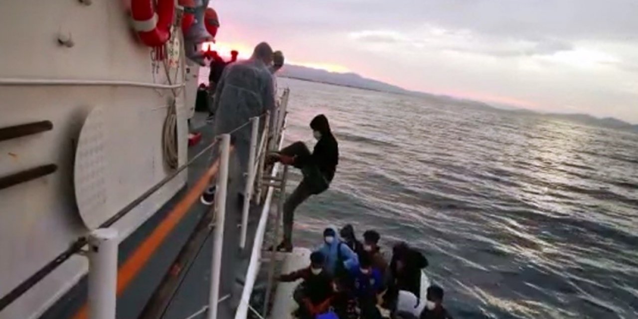 BALIKESİR AYVALIK AÇIKLARINDA 31 DÜZENSİZ GÖÇMEN KURTARILDI