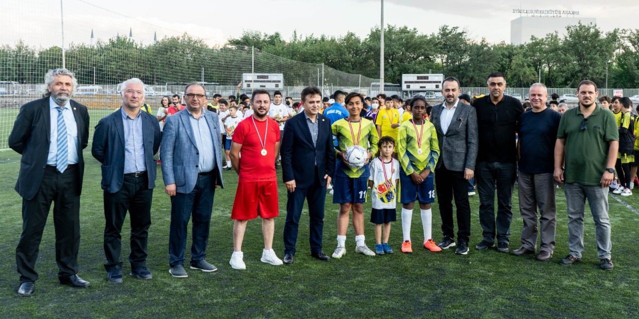 BAŞKENT'TE SAKARYA ZAFERİ'NİN 100.YIL ANISINA DÜZENLENEN FUTBOL ŞÖLENİ'NDE COŞKULU KAPANIŞ