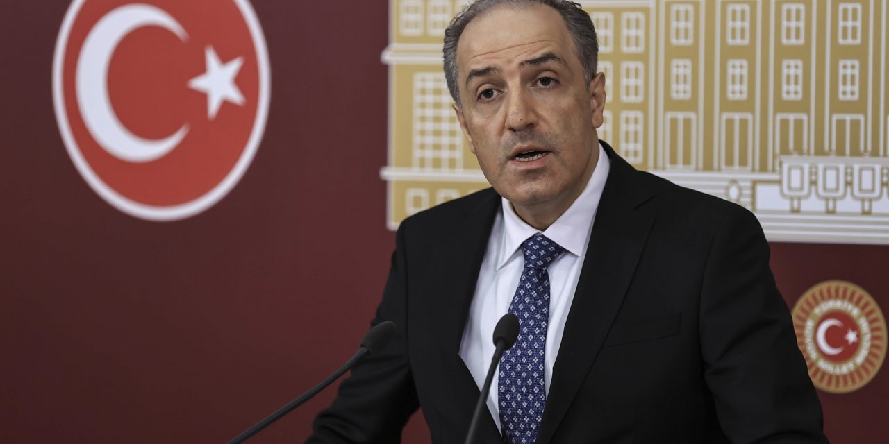 DEVA PARTİLİ YENEROĞLU'NDAN 'DEMOKRASİ GÜNÜ' MESAJI: "DEMOKRASİDEN UZAKLAŞTIKÇA FAKİRLEŞİYORUZ"