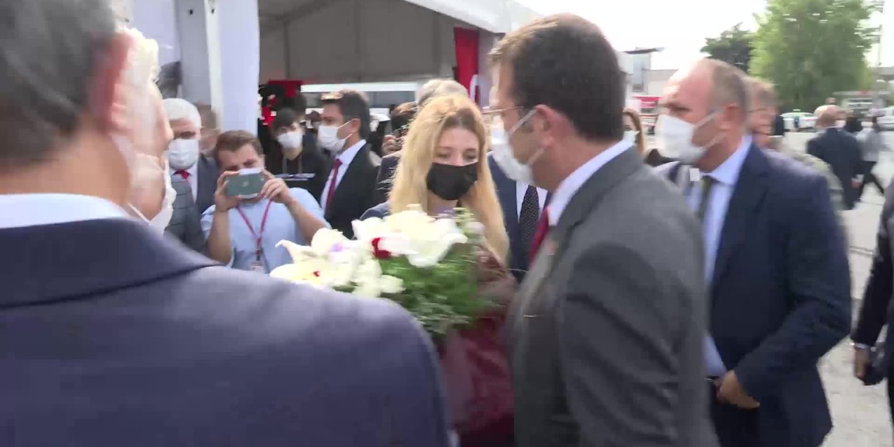 İBB'NİN METROBÜS FİLOSUNA 160 ARAÇİÇİN İMZALAR ATILDI. İMAMOĞLU: "İSTANBULLUYU MAĞDUR EDERSENİZ, İSTANBULLU SİZİ TANIMAZ"