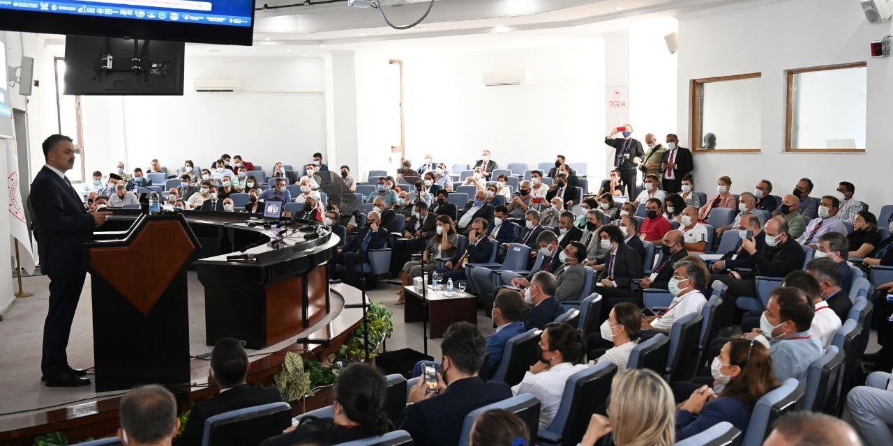 İKLİM DEĞİŞİKLİĞİ VE TARIM ÇALIŞTAYI’NIN İLKİ GERÇEKLEŞTİRİLDİ... BAKAN PAKDEMİRLİ: “SÜREÇ TÜM YÖNLERİYLE ELE ALINACAK"