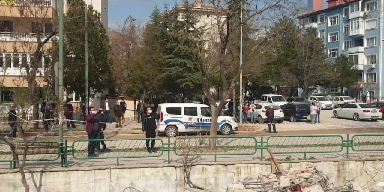 EDİRNE'DE İŞ KAZASI: İŞ MAKİNESİ VE OPERATÖRÜÇÖKEN BLOĞUN ALTINDA KALDI