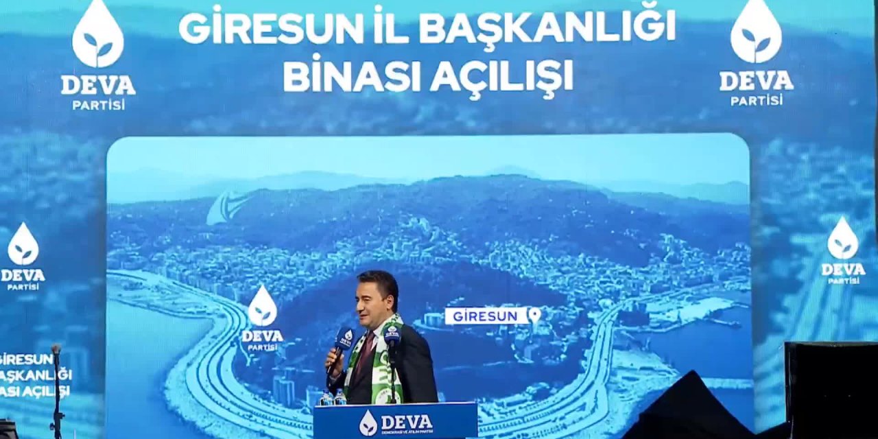 BABACAN: LİYAKAT EKSİK, TEVAZU EKSİK, AKIL EKSİK… TORPİL FAZLA, YALAN FAZLA, KİBİR FAZLA… SAY SAY BİTMEZ