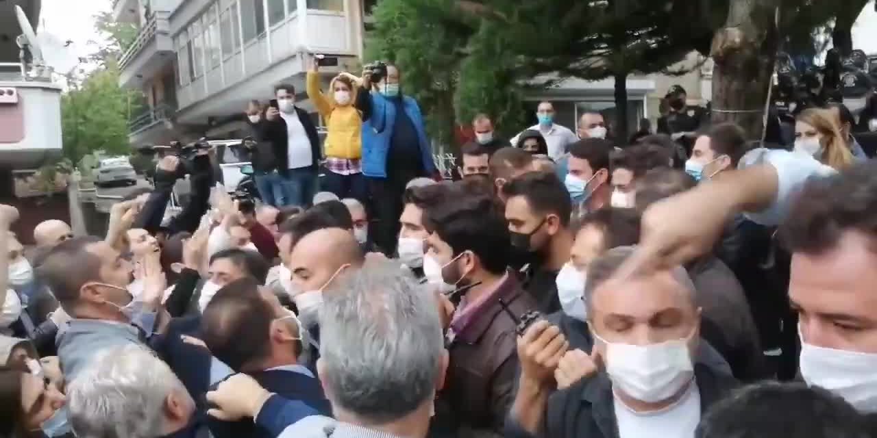 HDP ÖNÜNDE GERGİNLİK