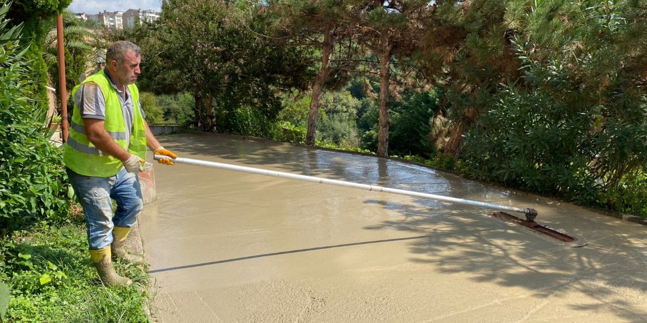 İZMİT BELEDİYESİ'NDEN FEVZİÇAKMAK'A YENİ BETON YOL