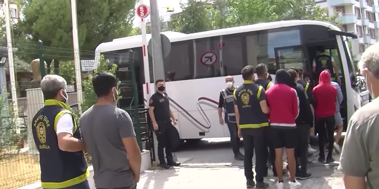 KÖYCEĞİZ'DE ERDEM ACAR'IN ÖLÜMÜİLE İLGİLİ 14 KİŞİ ADLİYEYE SEVK EDİLDİ