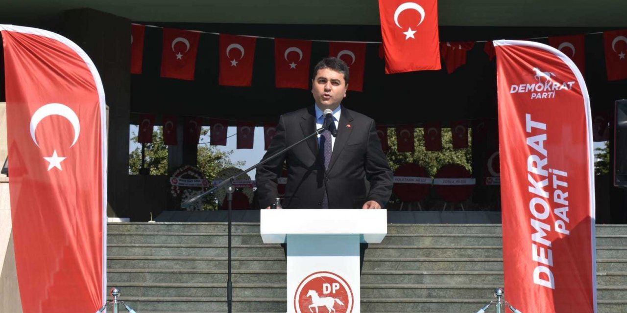 DEMOKRAT PARTİ GENEL BAŞKANI UYSAL: “ÜÇİSMİN ŞAHSINDA DEMOKRASİ BOĞAZLANDI, ADALET KATLEDİLDİ”