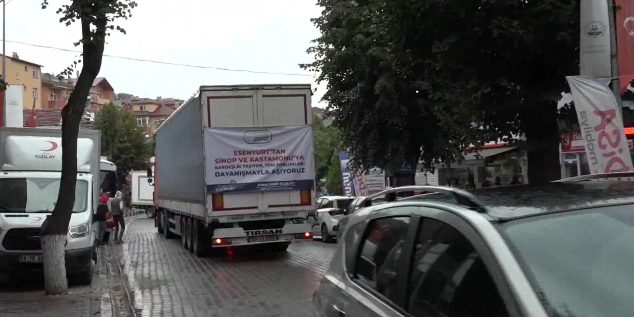 ESENYURT BELEDİYE BAŞKANI BOZKURT’TAN SEL BÖLGESİNE DAYANIŞMA ZİYARETİ