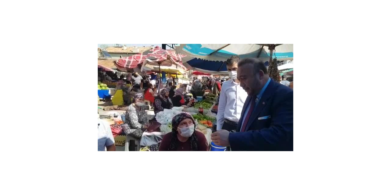 UŞAKLI KÖYLÜİSYANDA: "GÜBRE 250 LİRA, ALAMADIK. BİZ EKMEDİK Mİ KİMSE YİYEMEZ. AĞALA, ABALA YEMESİN. ÇİFTÇİSİNE DESTEK OLMAYAN AÇ KALSIN"