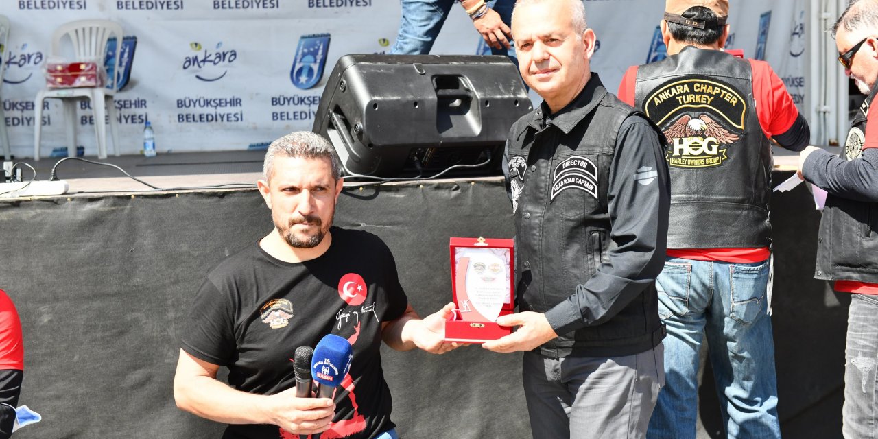 ANKARA'DA 400 MOTOSİKLET TUTKUNU GAZİLER İÇİN TURLADI