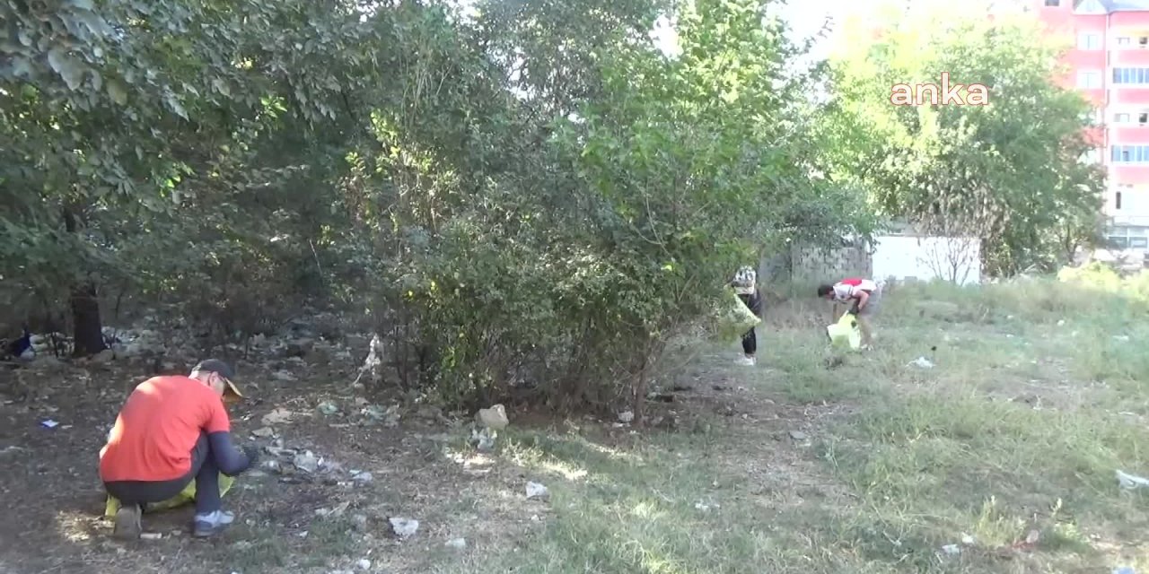 "ÇÖP BİZİM DEĞİL AMA DÜNYA BİZİM" DİYEREK IĞDIR KENT MERKEZİ'NDE ÇÖP TOPLADILAR