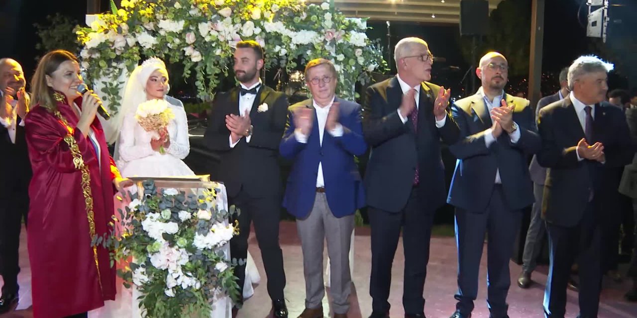 MERAL AKŞENER KOCAELİ'DE DÜĞÜNE KATILDI
