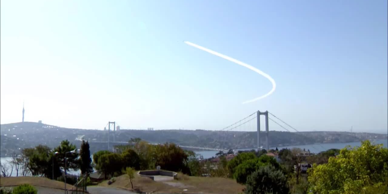 TÜRKİYE VE AZERBAYCAN HAVA KUVVETLERİ UÇAKLARI İSTANBUL SEMALARINDA UÇTU