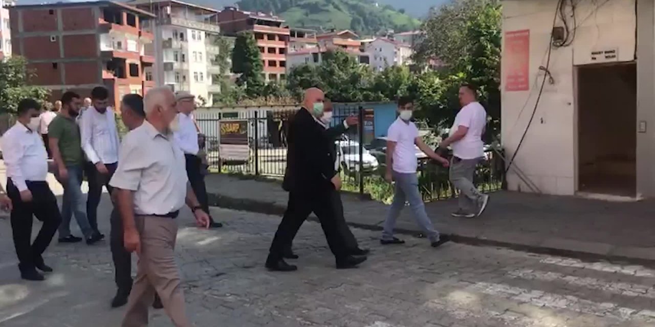 ÇAY ÜRETİCİSİİSYAN ETTİ: "BUNUN BEDELİNİ SEÇİMDE ÖDEYECEKLER"