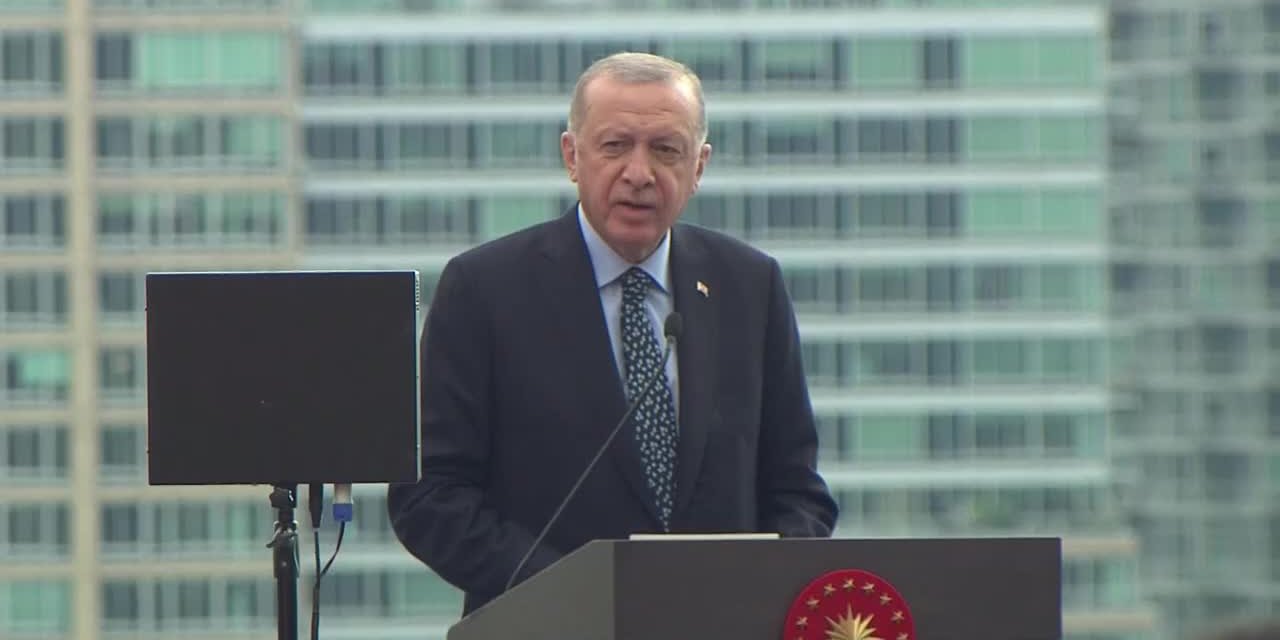 ERDOĞAN, MANHATTAN'DAKİ TÜRKEVİ'Nİ AÇTI: "ATALARIMIZ, 'ŞEREFÜ'L MEKAN, Bİ'L MEKİN' YANİ, YENİ MEKANA ŞEREF KATAN, ORADAKİİNSANLARDIR' DİYOR"