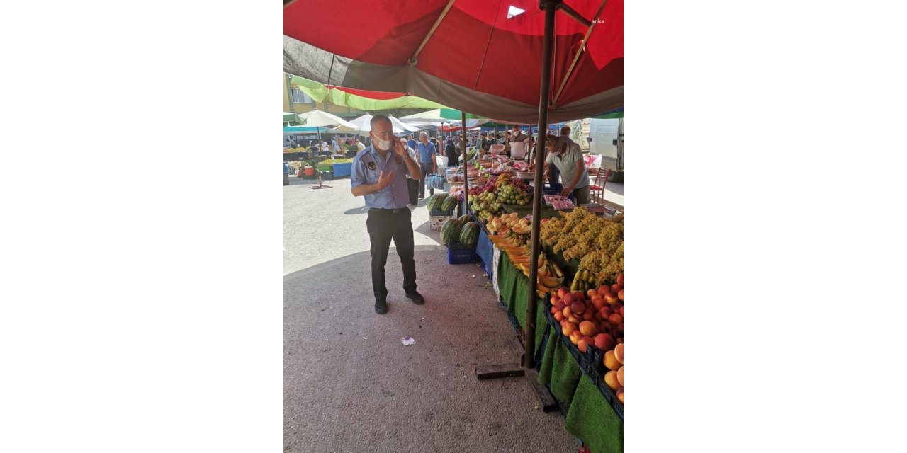 İZMİR'DE KORONAVİRÜS TESTİ POZİTİF OLMASINA RAĞMEN TEZGAH AÇAN İKİ PAZARCIYA CEZA KESİLDİ
