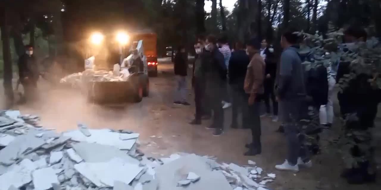 AKP'LİÜSKÜDAR BELEDİYESİ, 1'İNCİ DERECE DOĞAL SİT ALANI VALİDEBAĞ KORUSU'NA İŞ MAKİNELERİİLE GİRDİ, MOLOZ VE KUM DÖKTÜ