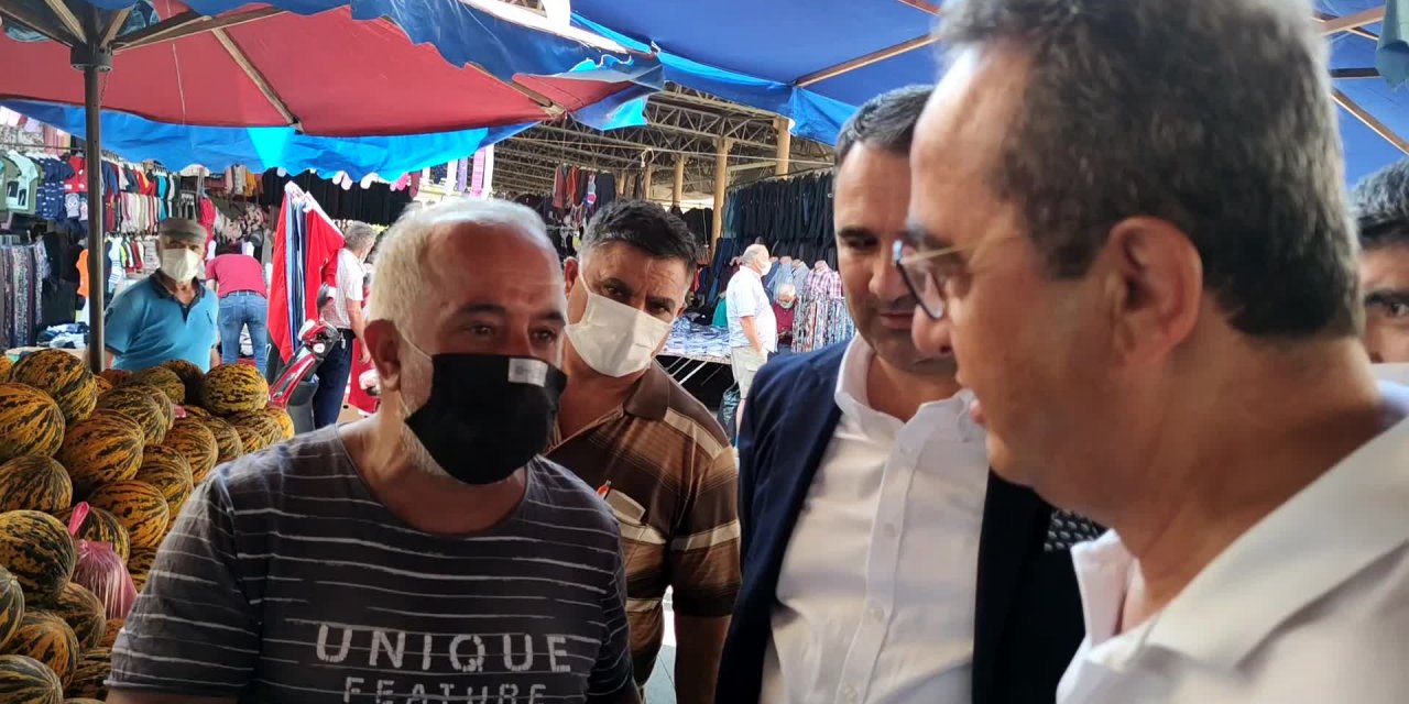 CHP’Lİ TEZCAN’IN DİNLEDİĞİ YURTTAŞ: “O SARAYINDA EJDER MEYVESİ YİYOR, BİZ BİR ŞEY YİYEMİYORUZ”