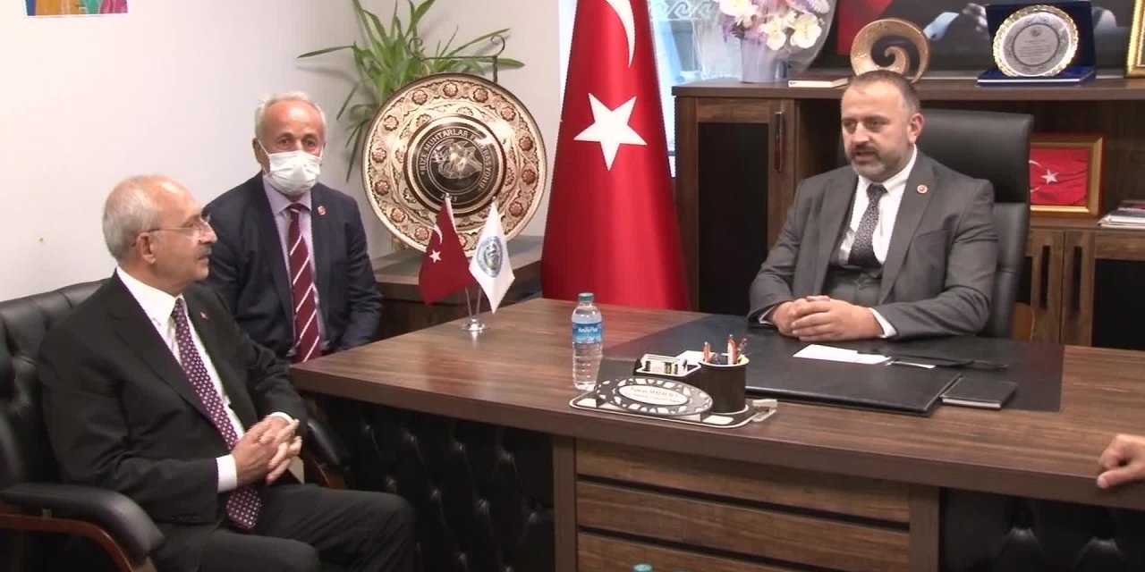 KILIÇDAROĞLU'NUN RİZE'DE ZİYARET ETTİĞİ FEDERASYON BAŞKANI MUHTARLARA ÖZEL BÜTÇE İSTEDİ