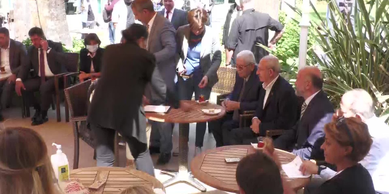 EMEKLİ BÜYÜKELÇİ YALIM ERALP CHP'YE ÜYE OLDU