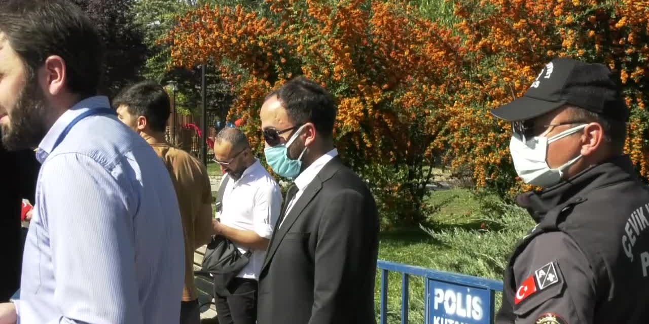 AŞI KARŞITLARININ MİTİNGİNDE KONUŞAN DİLİPAK: "BAŞARILI OLURLARSA BİYOLOJİK NESLİN SON ÇOCUKLARI OLACAKSINIZ"