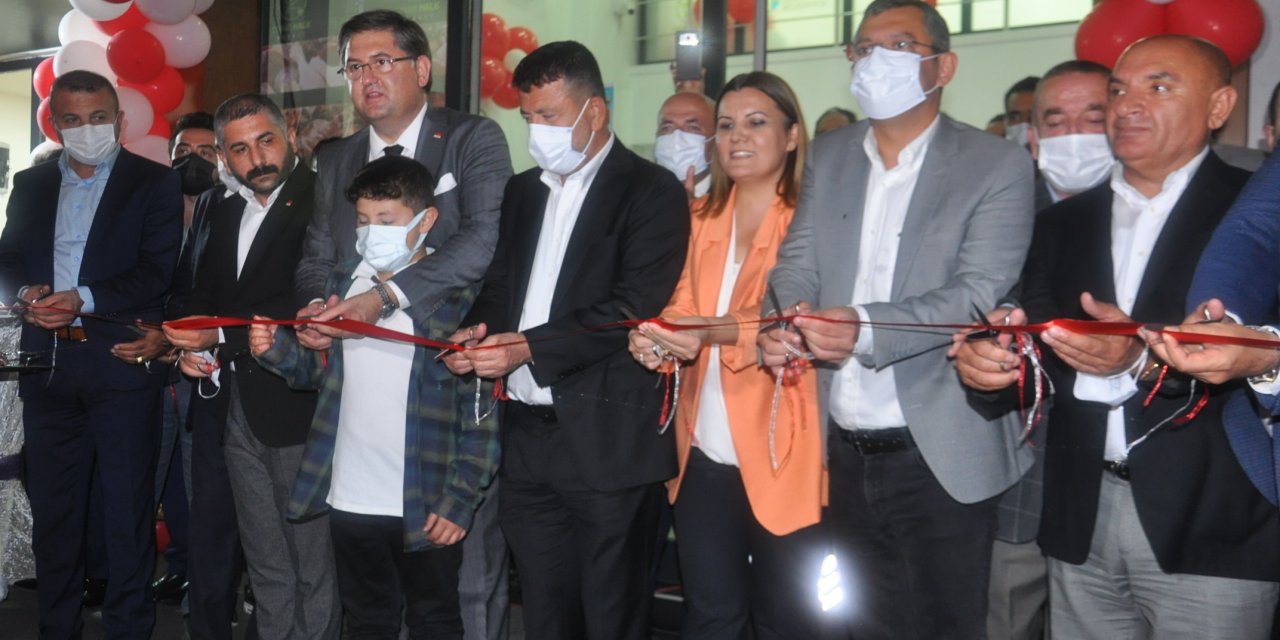 VELİ AĞBABA: BİRİLERİ 3-5 MAAŞ ALIRKEN KİMİLERİ EVİNE EKMEK GÖTÜREMİYOR