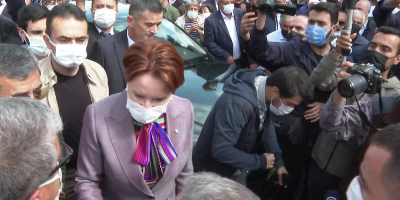 ÜNİVERSİTE MEZUNU ÇOCUKLARININ İŞSİZ OLDUĞUNU SÖYLEYEN KADIN, DERDİNİ AKŞENER'E ANLATTI: "YİYECEK EKMEĞİMİZ YOK, DAHA NE DİYEYİM"