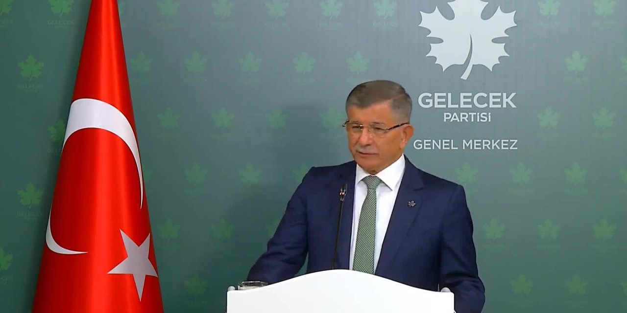 DAVUTOĞLU'NDAN ERDOĞAN'A 'SOÇİ' TEPKİSİ: "HİÇBİR BAKANIN OLMADIĞI BELKİ DE TARİHTEKİ TEK ZİYARETTİR. ÇADIR DEVLETİ MİYİZ, KİŞİ DEVLETİ MİYİZ, NEYİZ"