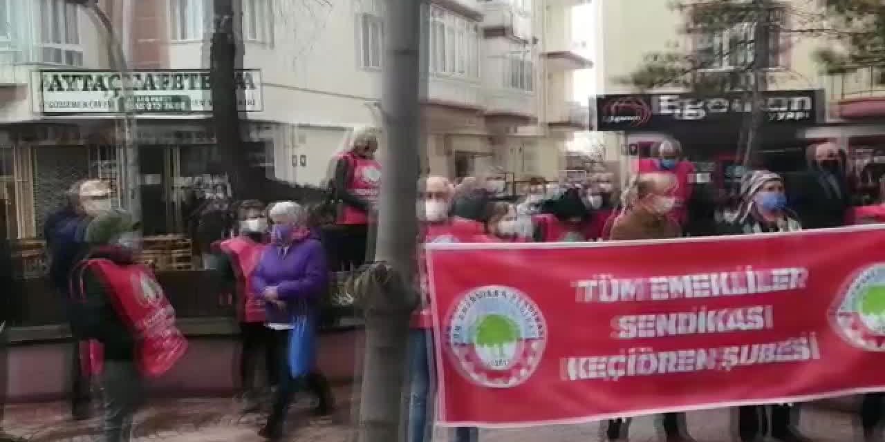 EMEKLİLER: "KAŞIKLA VERDİKLERİ KIRINTI SAYILACAK MAAŞ ZAMLARINI KEPÇEYLE GERİ ALIYORLAR"
