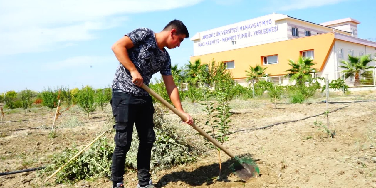 AKDENİZ ÜNİVERSİTESİÖĞRENCİLERİ ORGANİK TARIM ÖĞRENİYOR