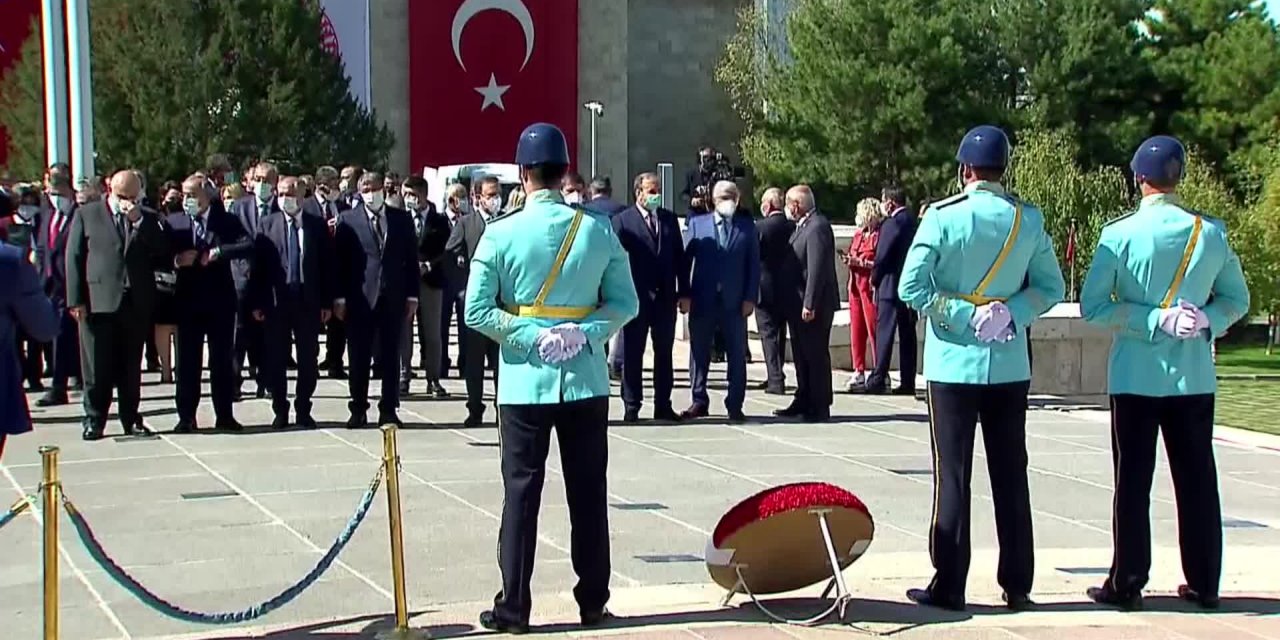 YENİ YASAMA YILININ İLK TÖRENİ ATATÜRK ANITI’NDA YAPILDI
