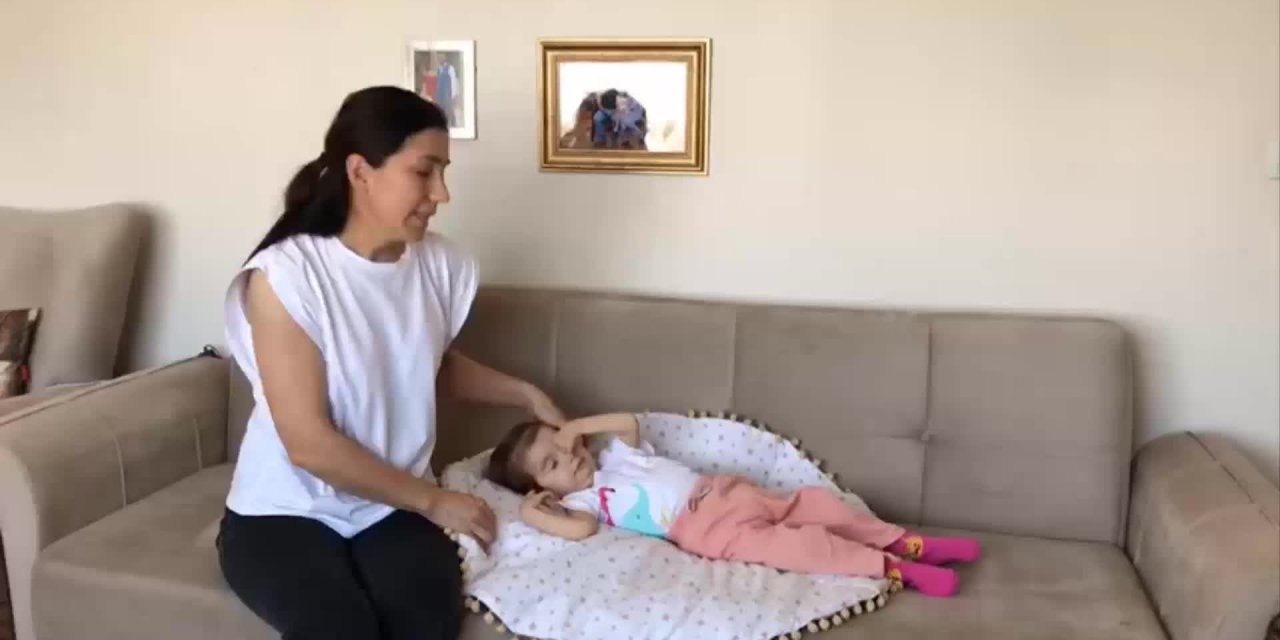 SMA HASTASI DENİZ BEBEK İÇİN ZAMAN DARALIYOR... ANNE ZEYNEP ELMAS: "DENİZ AYAĞA KALKSIN, ÇOCUK OLSUN İSTİYORUM"
