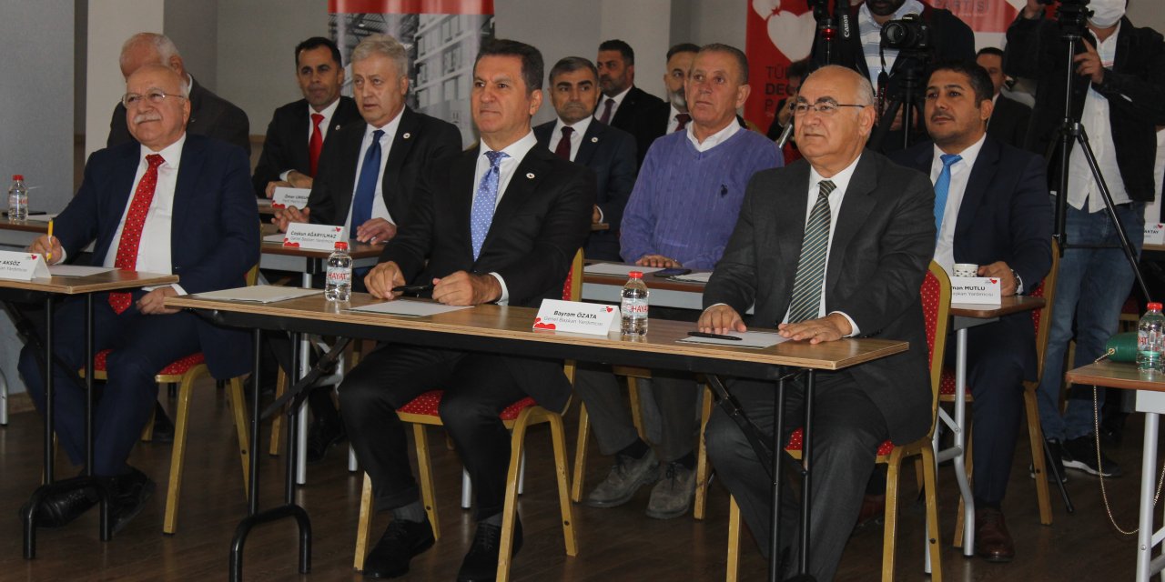 MUSTAFA SARIGÜL: "TENCERELERDE ET DEĞİL, DERT KAYNIYOR"