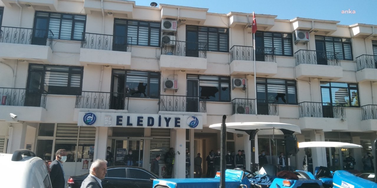 BELEDİYENİN TAŞLANDIĞI VEZİRKÖPRÜ'DE İKİ MAHALLE MUHTARI GÖREVDEN ALINDI