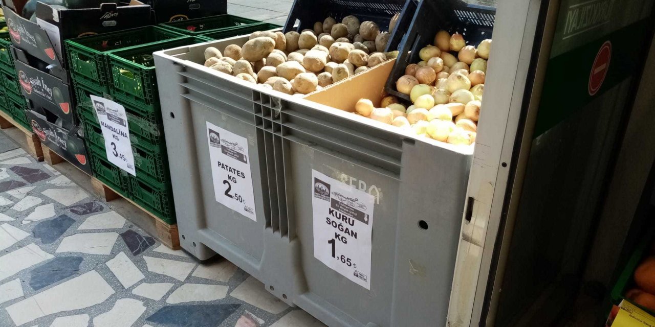 TARIM KREDİ KOOPERATİFİ MARKETİNDE DOMATES 3,5 TL DAHA PAHALI