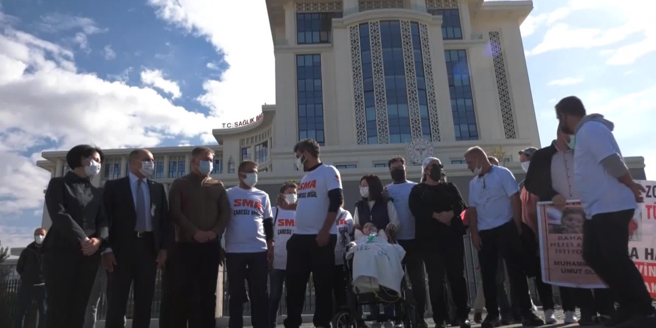 SMA HASTASI ÇOCUKLARIN AİLELERİ 12 GÜN SÜREN YÜRÜYÜŞÜN ARDINDAN YENİDEN ANKARA’DA: “12 GÜNDE 3 BEBEĞİMİZİ KAYBETTİK”