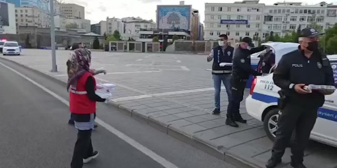KIZILAY'DAN GÖREVLİ POLİSLERE İFTARLIK