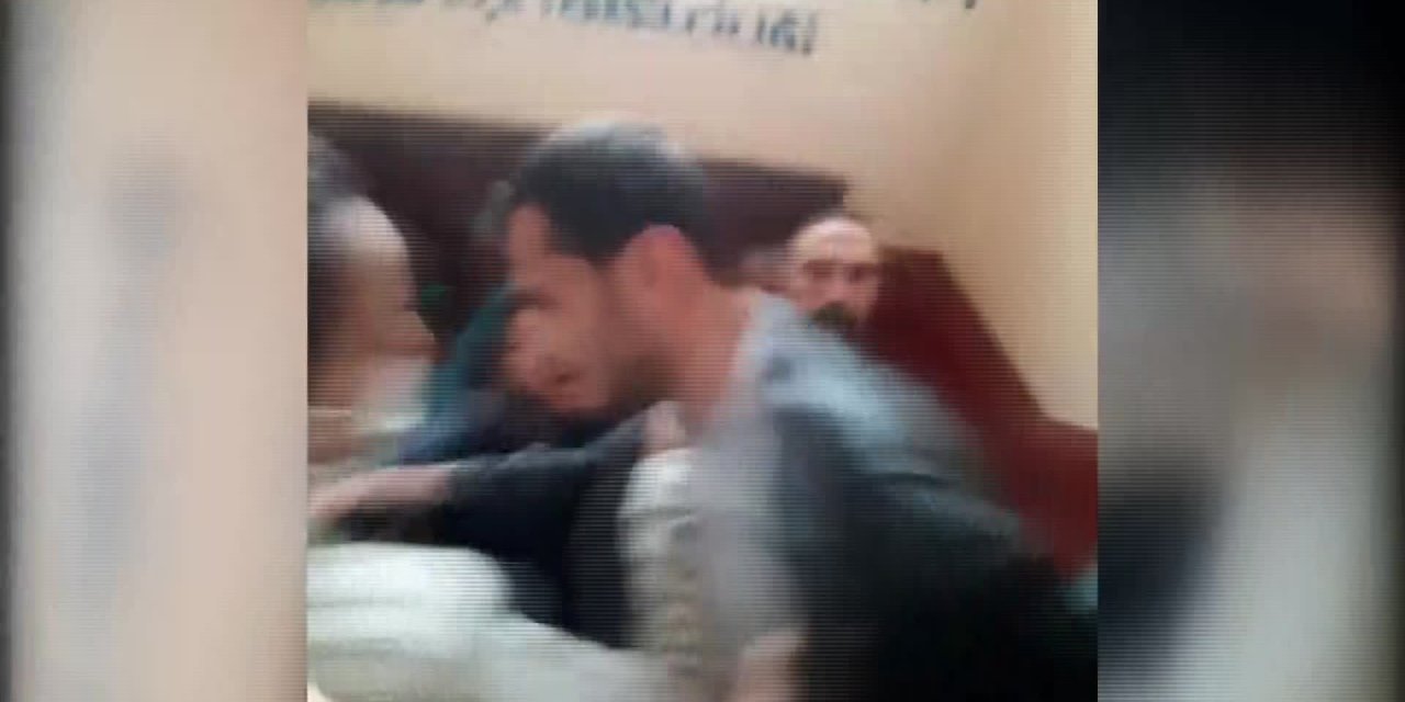 İBB'NİN BÜYÜKADA İSKELESİ'NİN ÜST KATINDAKİ TÜGVA'YI TAHLİYESİNİ POLİS ENGELLEDİ, VATANDAŞLA ARBEDE ÇIKTI