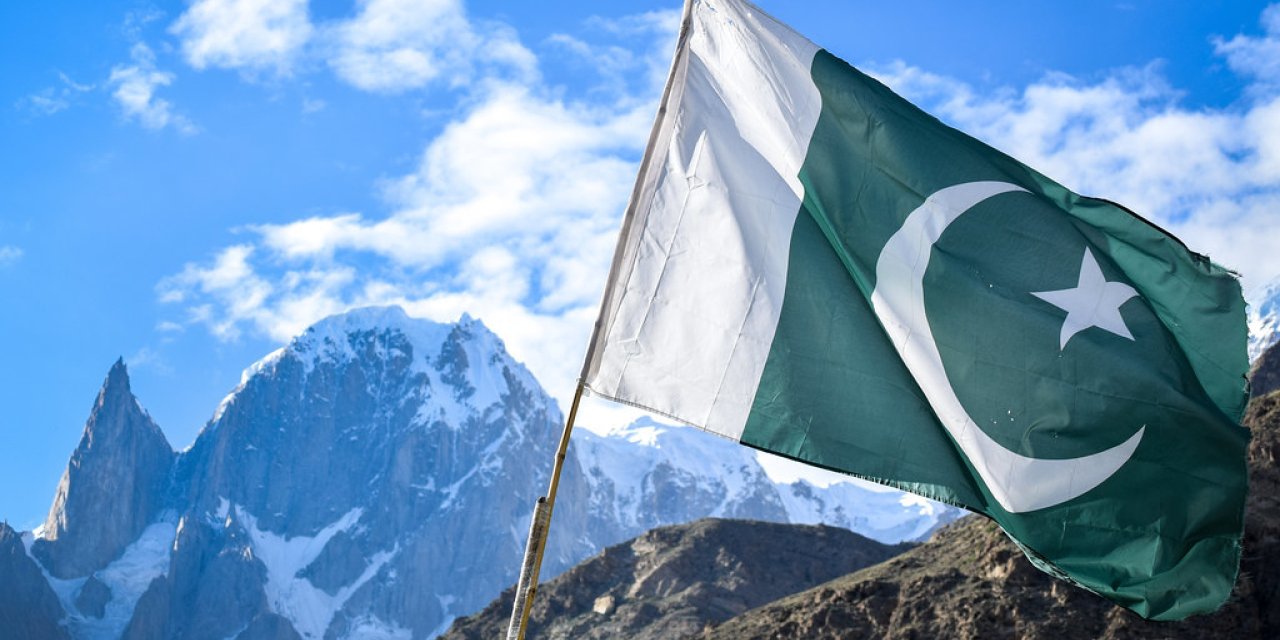 PAKİSTAN'DA 5,9 BÜYÜKLÜĞÜNDE DEPREM: EN AZ 20 ÖLÜ