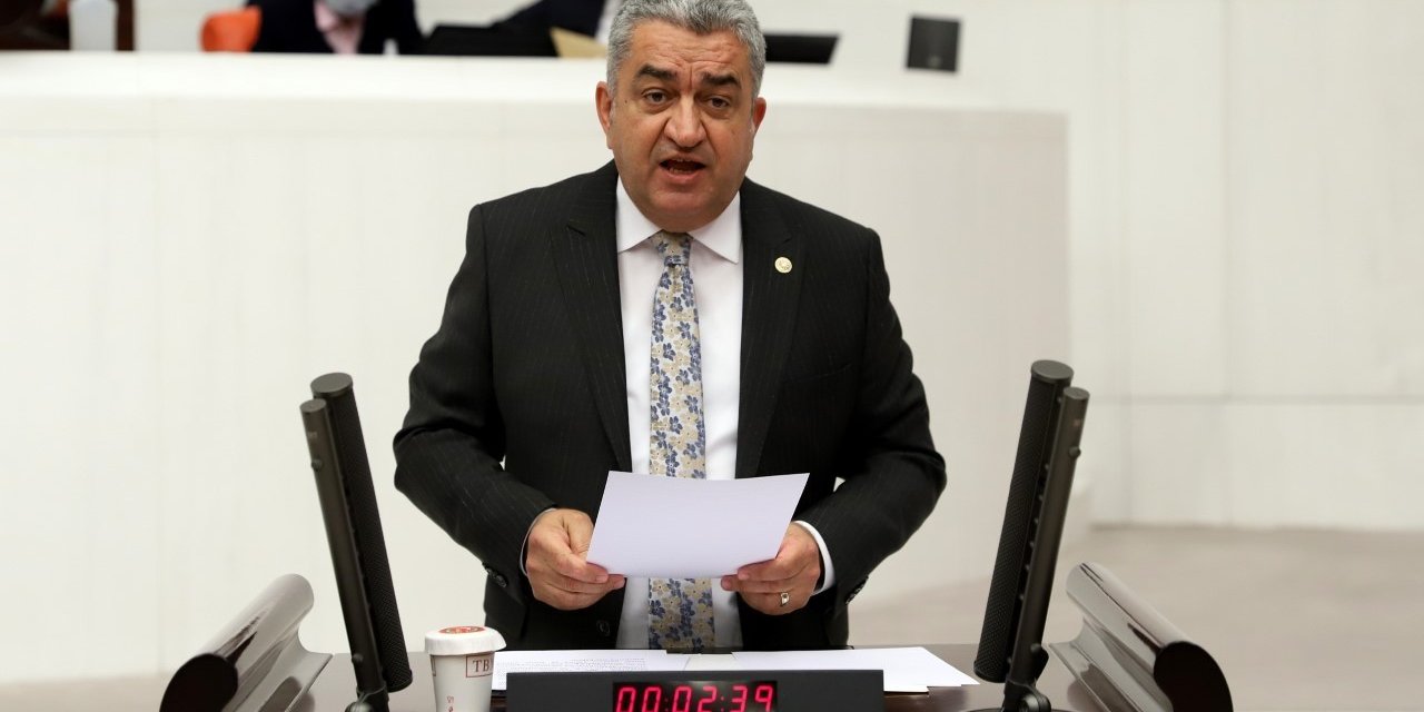 CHP'Lİ SERTER: İZMİR'İN ÜNİVERSİTELERİ SARAY'IN ARKA BAHÇESİ GİBİÇALIŞIYOR