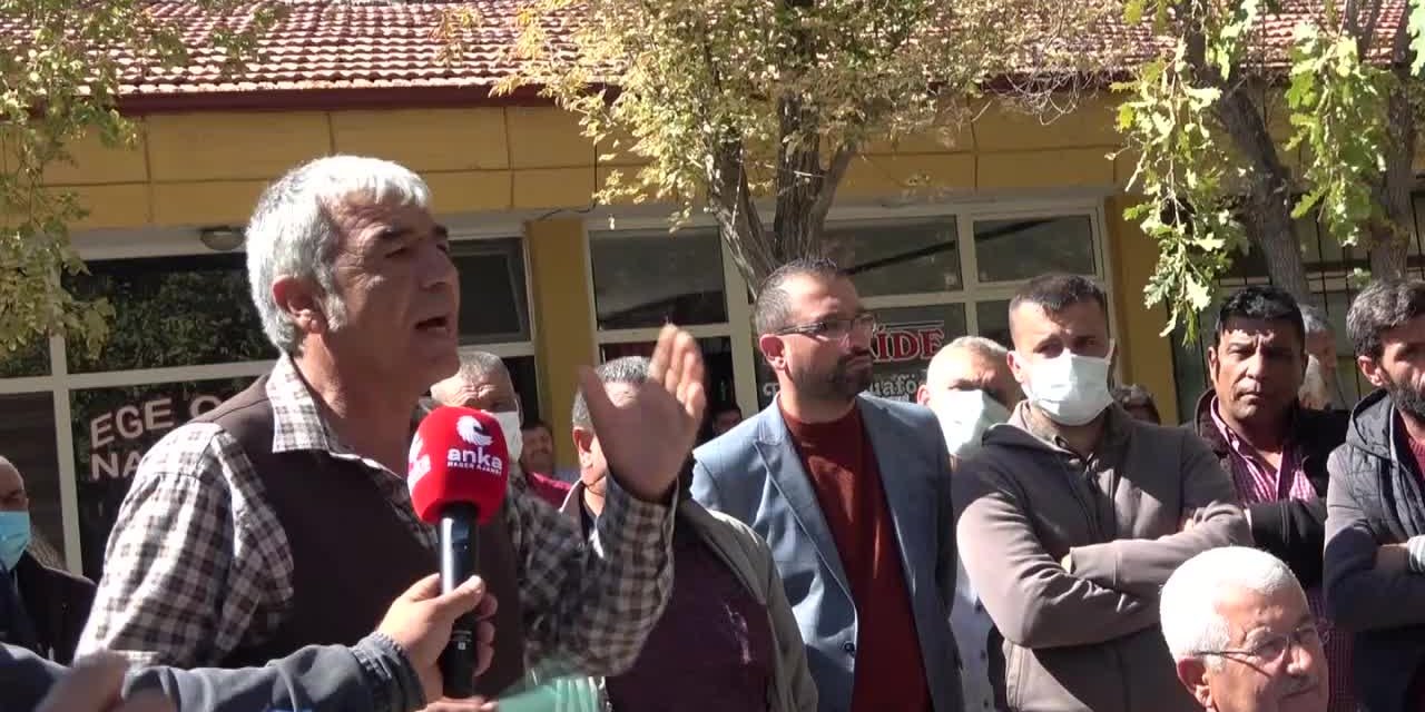 TARLADAKİ SOĞANINA 50 KURUŞA ALICI BULAMAYAN BAŞKENTLİÇİFTÇİ: "NEREDE BU TARIM KREDİ KOOPERATİFİ"