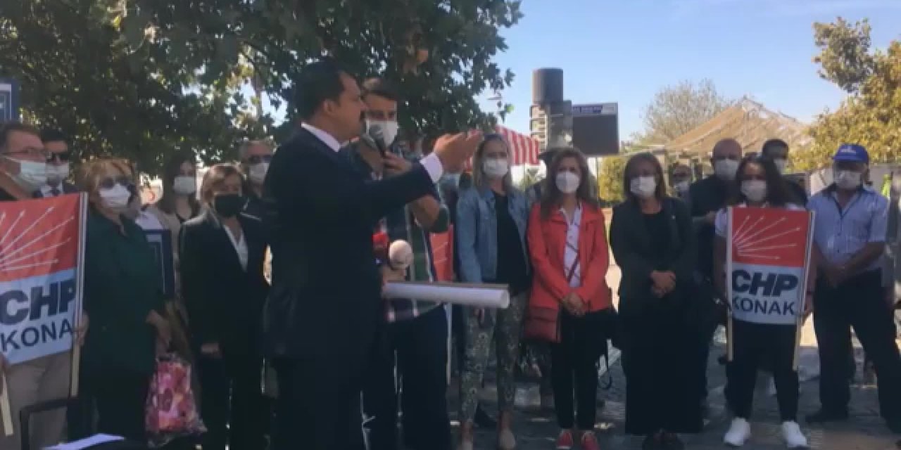 CHP'DEN KONAK MEYDANI'NDA 2 METRELİK ELEKTRİK FATURASI EYLEMİ!